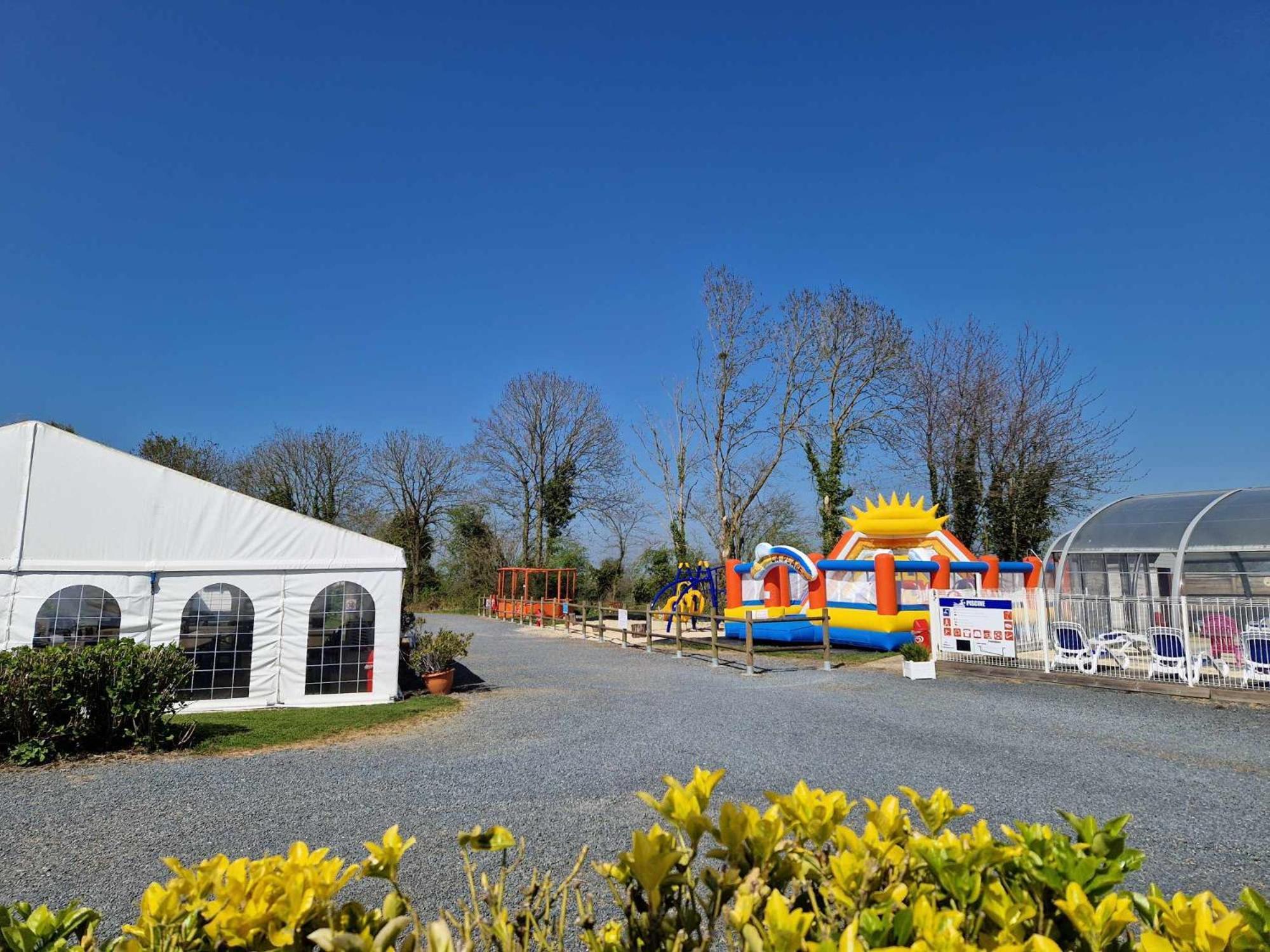 Camping Le Clos De Balleroy Eksteriør bilde