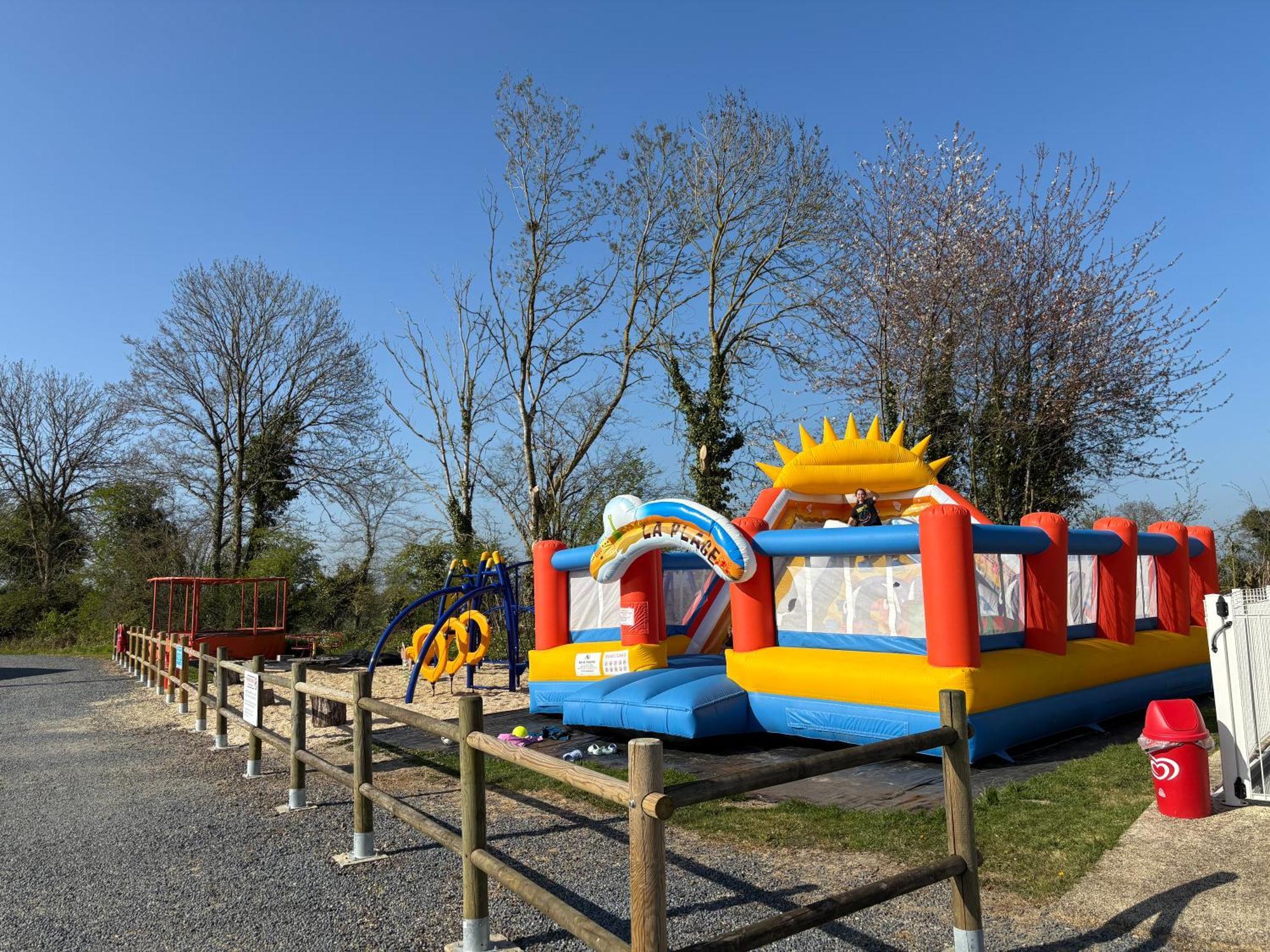 Camping Le Clos De Balleroy Eksteriør bilde