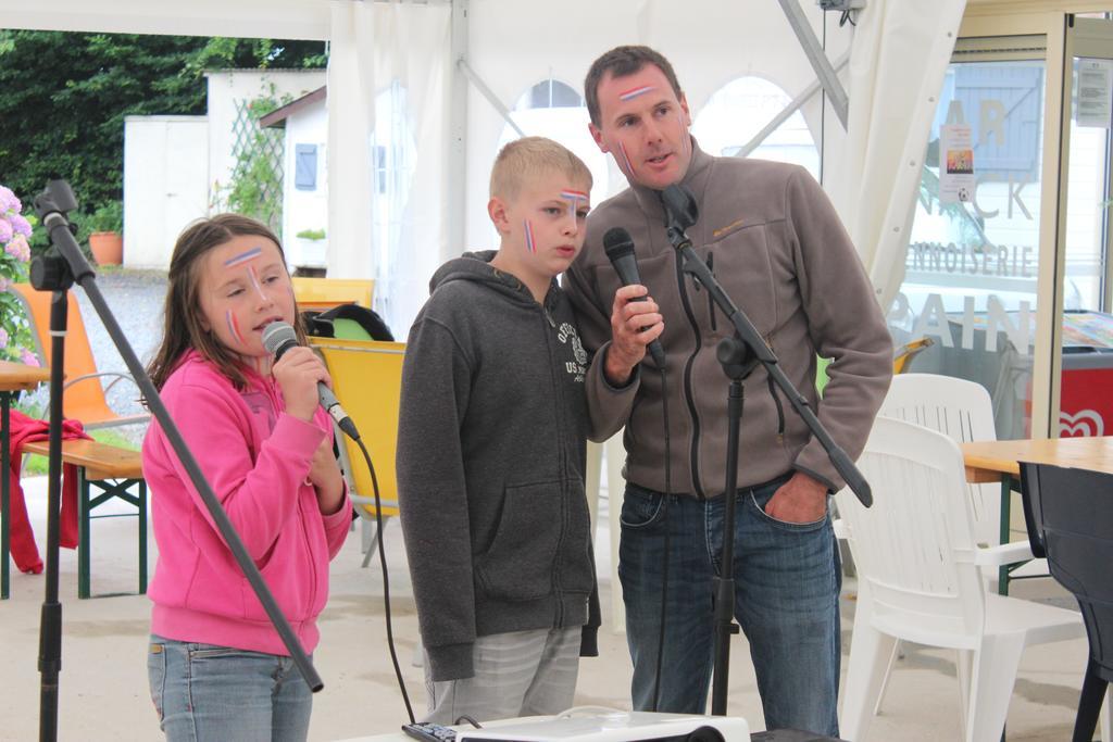 Camping Le Clos De Balleroy Eksteriør bilde