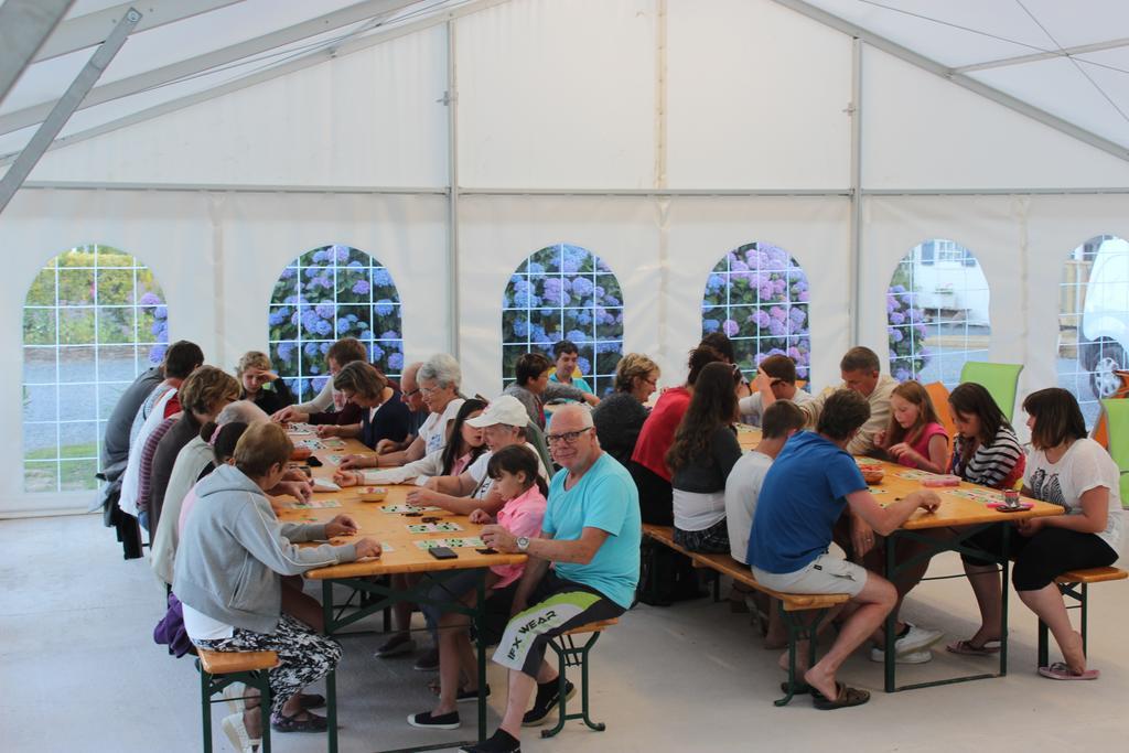 Camping Le Clos De Balleroy Eksteriør bilde