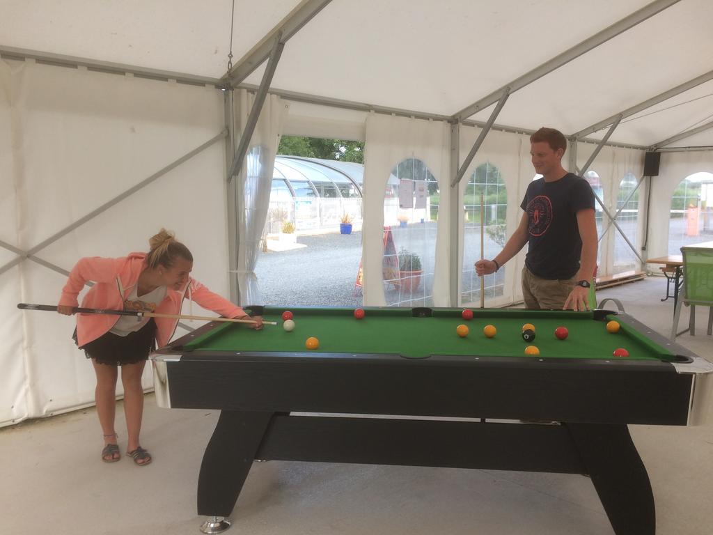 Camping Le Clos De Balleroy Eksteriør bilde