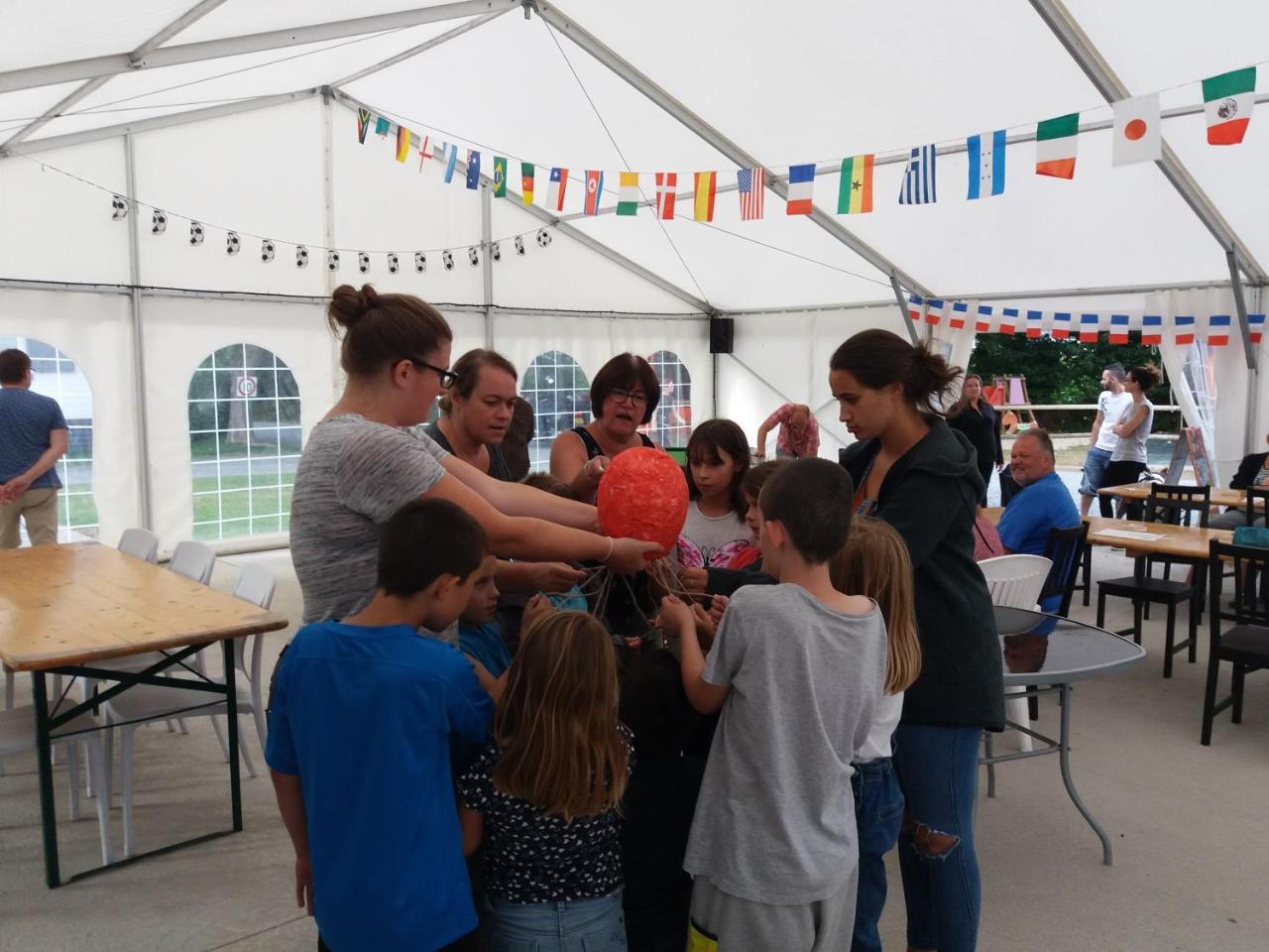 Camping Le Clos De Balleroy Eksteriør bilde