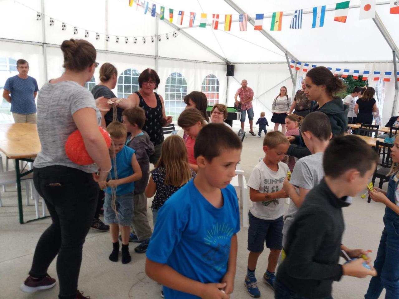 Camping Le Clos De Balleroy Eksteriør bilde